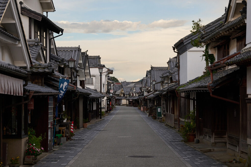 「まえ川」が佇む立町