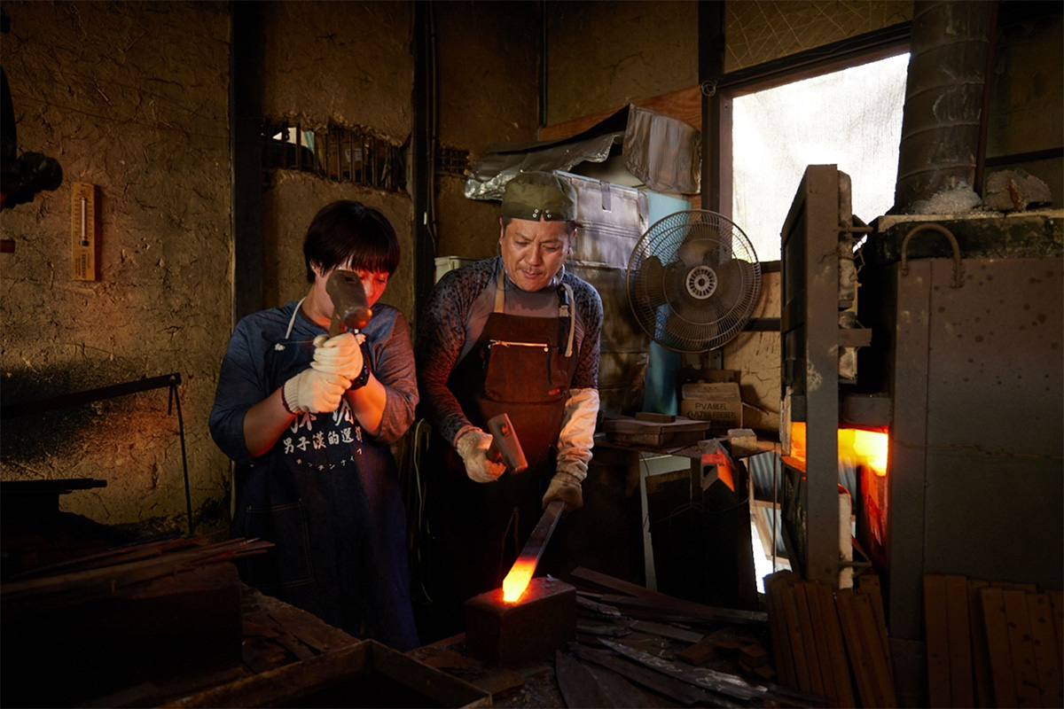 Swordsmithing Experience in Miki, the Town of Metalwork